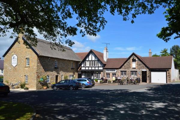 غرفة قياسية ثلاثية, The Border