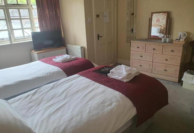 غرفة قياسية مطلة على الجبل, The Border