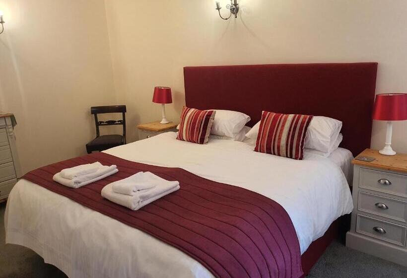 شقة غرفة واحدة, The Border