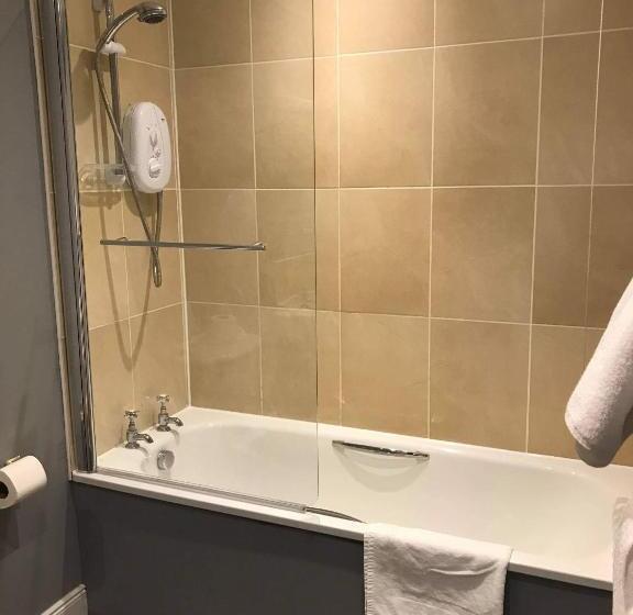 شقة غرفة واحدة, The Border