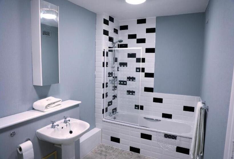 Номер Стандарт, The White Horse