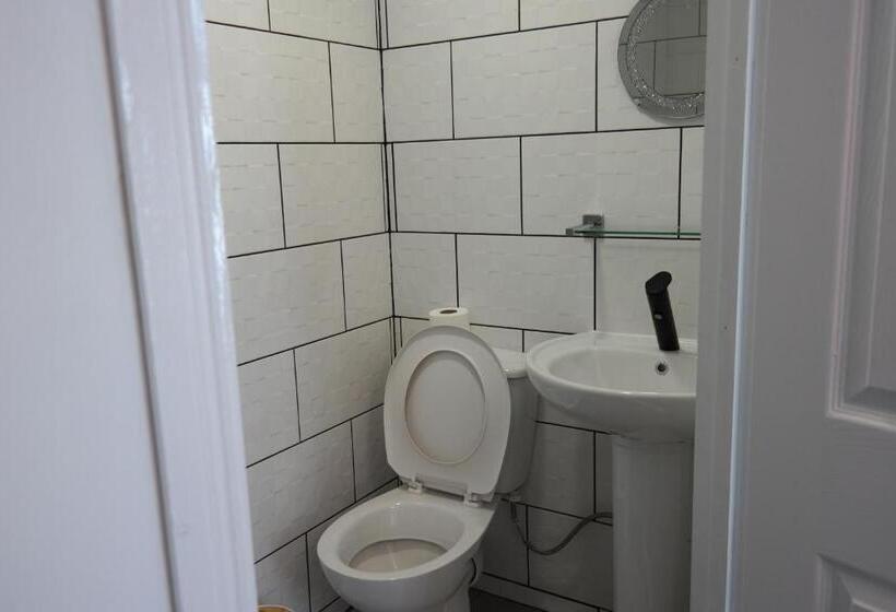 غرفة قياسية مطلّة علي البحر مزوَّدة بشُرفة, Cavendish House