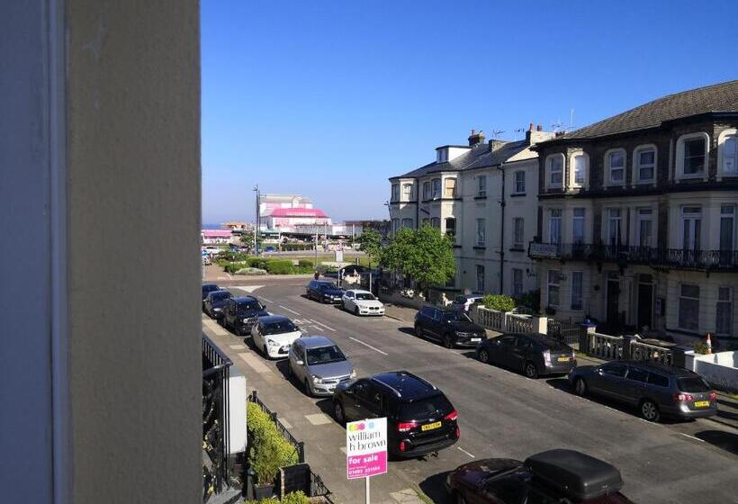 غرفة قياسية مطلّة علي البحر مزوَّدة بشُرفة, Cavendish House