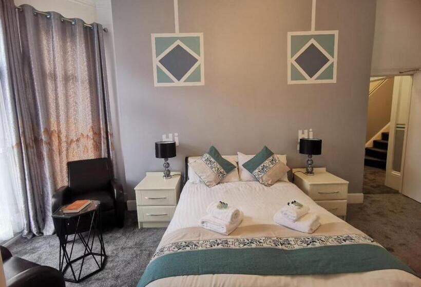 غرفة قياسية مطلّة علي البحر مزوَّدة بشُرفة, Cavendish House