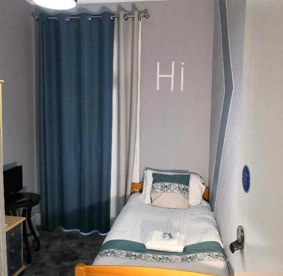 غرفة قياسية فردية مزودة بشُرفة, Cavendish House