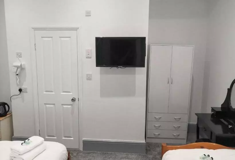 Standard Kolmen Hengen Huone, Cavendish House