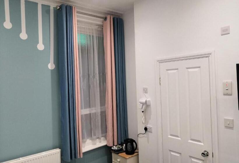 غرفة قياسية ثلاثية, Cavendish House