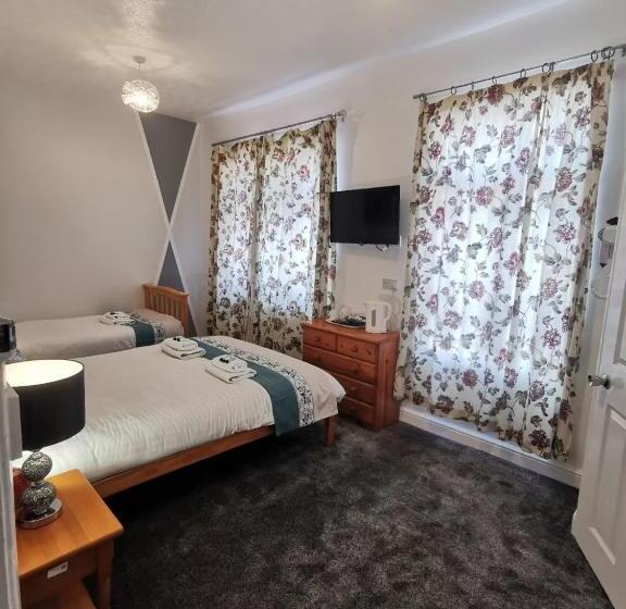 غرفة عائلية, Cavendish House