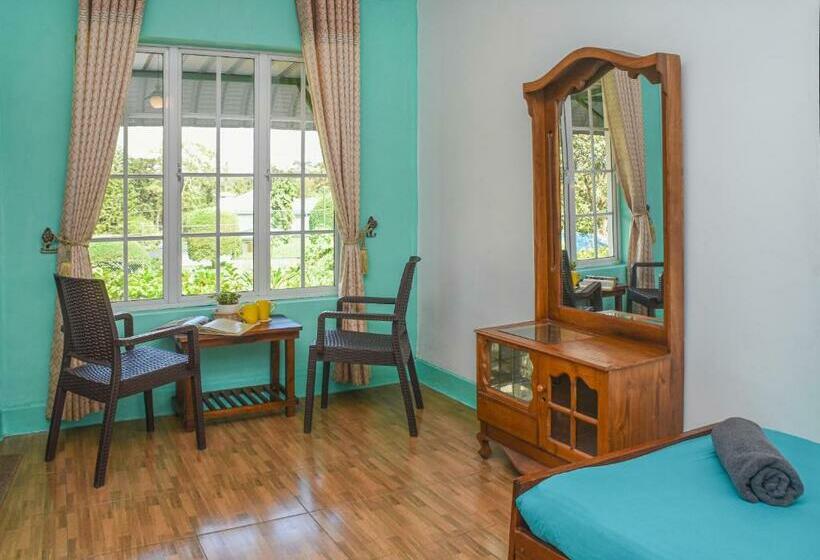 اتاق استاندارد سه نفره, Gregory House Hostel