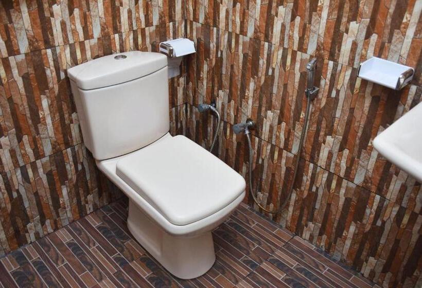 اتاق استاندارد با چشم‌انداز دریاچه, Gregory House Hostel