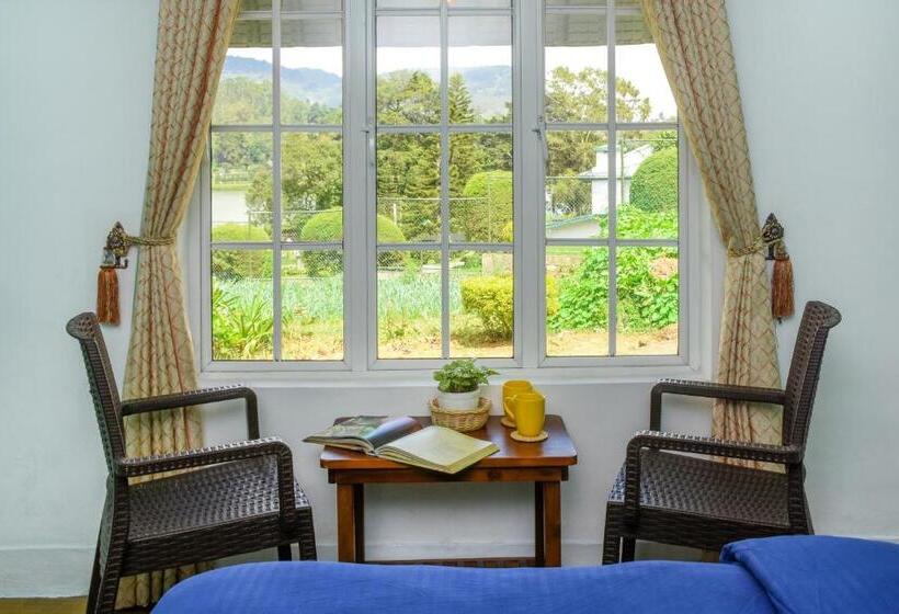 اتاق استاندارد با چشم‌انداز دریاچه, Gregory House Hostel