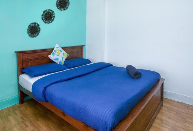 اتاق استاندارد با چشم‌انداز دریاچه, Gregory House Hostel