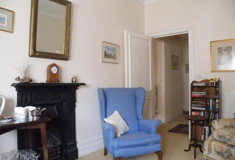 סוויטה דלוקס, Broadlands Gate