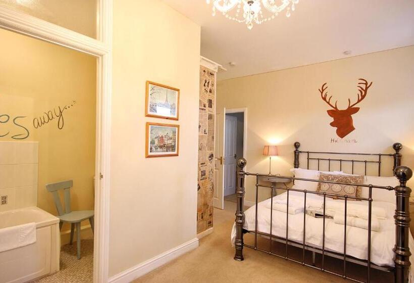 Номер Стандарт, Hooray Henrys