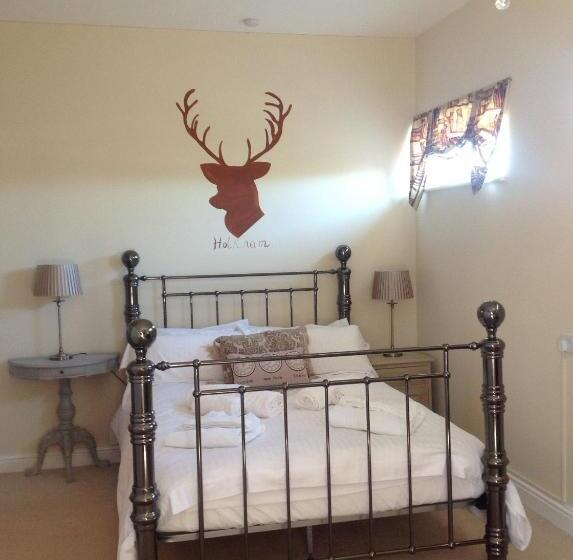 Номер Стандарт, Hooray Henrys