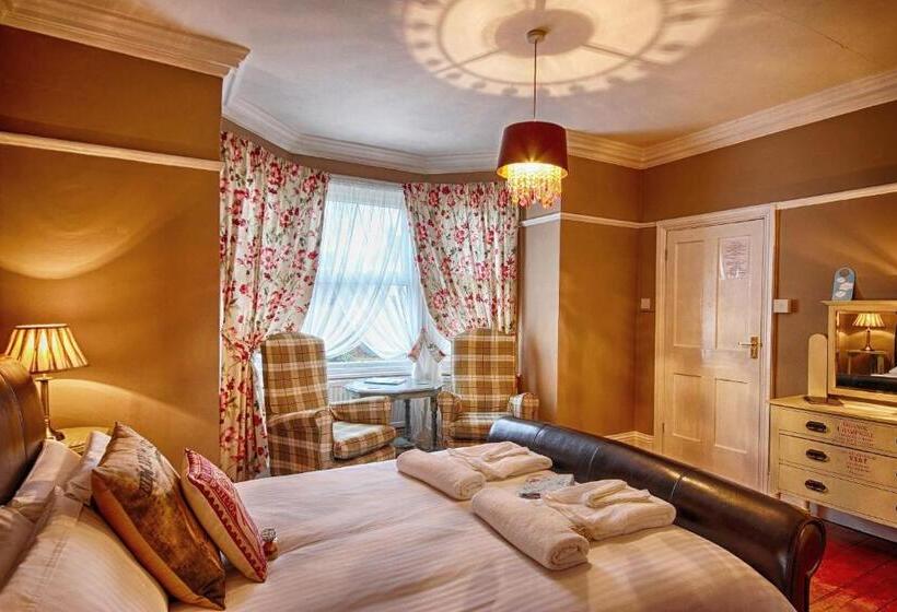 Стандартный Номер Нижний Этаж, Hooray Henrys