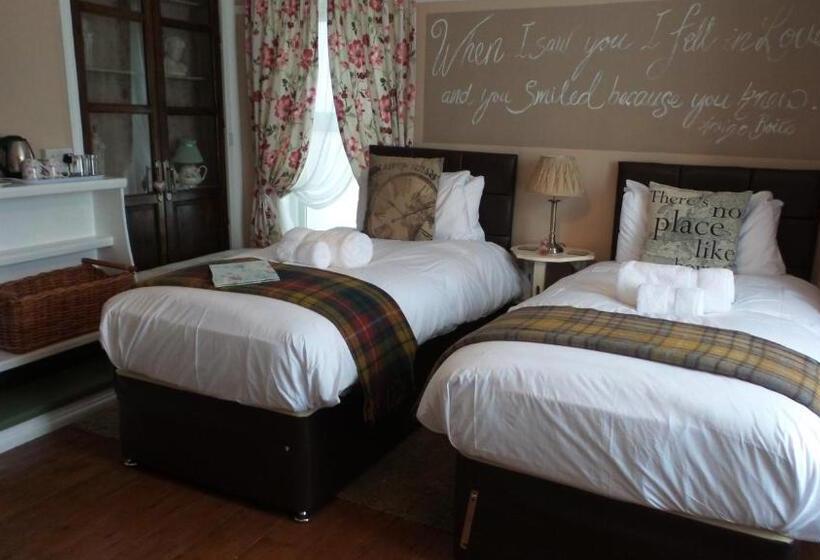 Номер Стандарт, Hooray Henrys