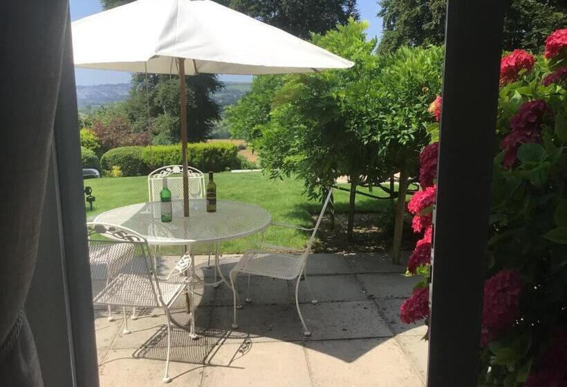 스탠다드 룸 킹사이즈 침대, Spinneycross