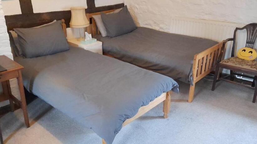 패밀리 룸, The Old Court House Guest House