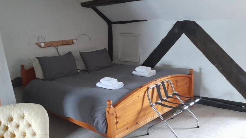 Семейный Номер, The Old Court House Guest House
