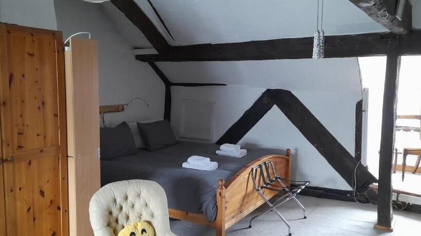 패밀리 룸, The Old Court House Guest House