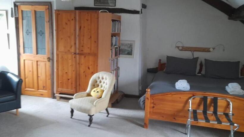 패밀리 룸, The Old Court House Guest House