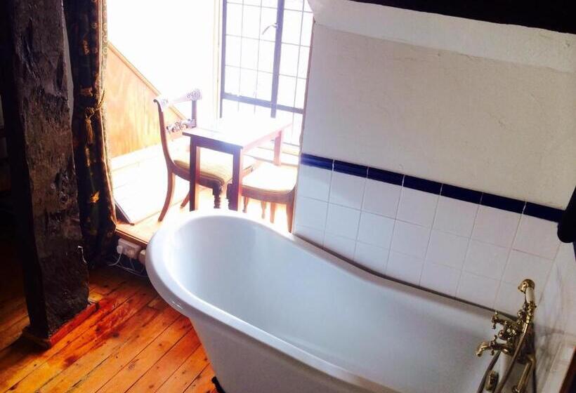 Семейный Номер, The Old Court House Guest House