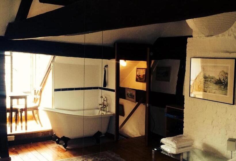 패밀리 룸, The Old Court House Guest House