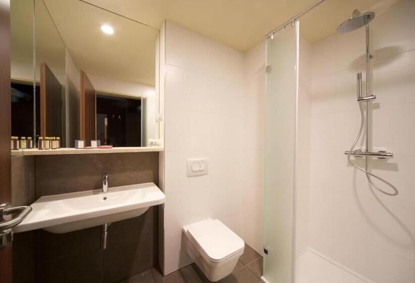 غرفة قياسية, 12 Revay