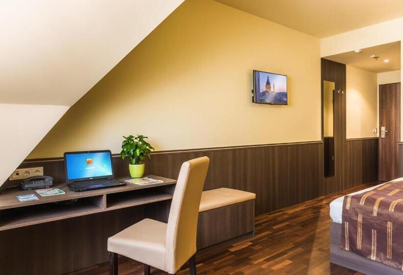 غرفة سوبيريور, 12 Revay