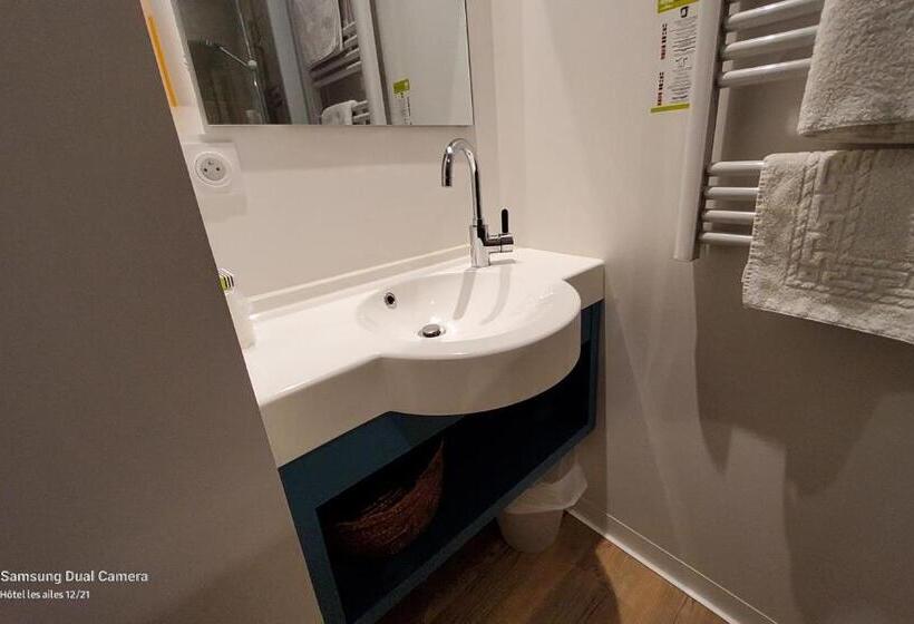 Номер Deluxe, Contact  Les Ailes