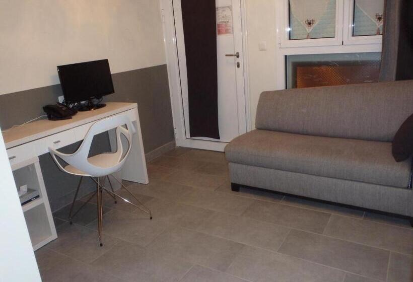 Люкс, Contact  Les Ailes