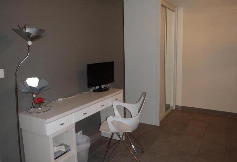 Номер Deluxe, Contact  Les Ailes