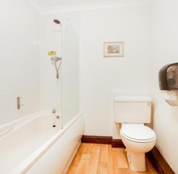 디럭스 트리플 룸, Brunel Inn