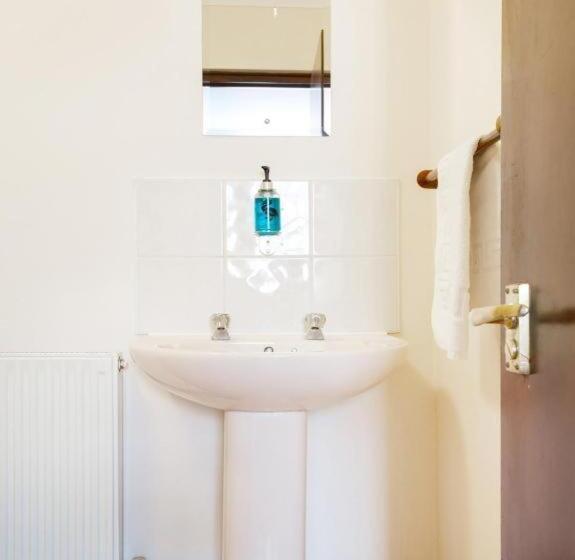 디럭스 트리플 룸, Brunel Inn