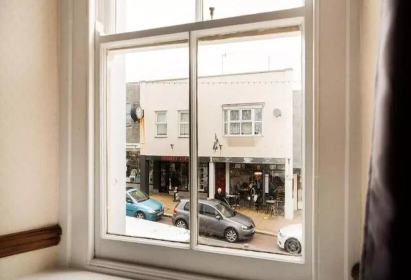 デラックスの４人部屋, Brunel Inn