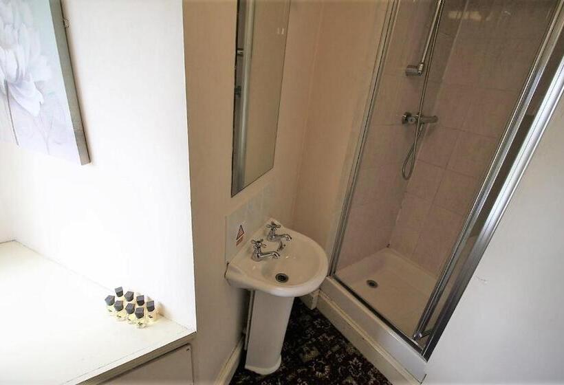 Четырехместный Номер Стандарт, The Kings Arms