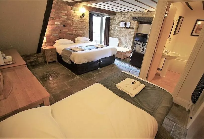 Deluxe Kolmen Hengen Huone, The Kings Arms