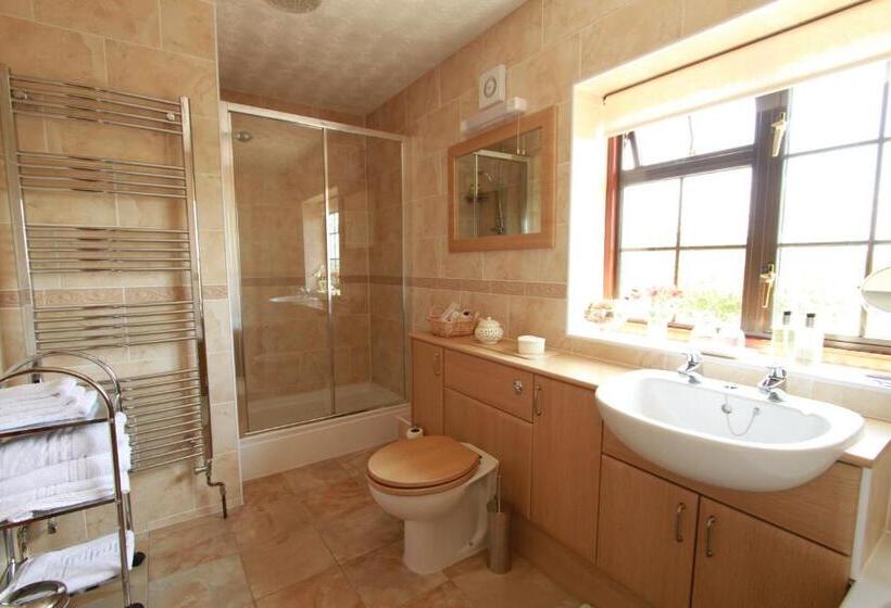 اتاق خانوادگی, Pointers Guest House