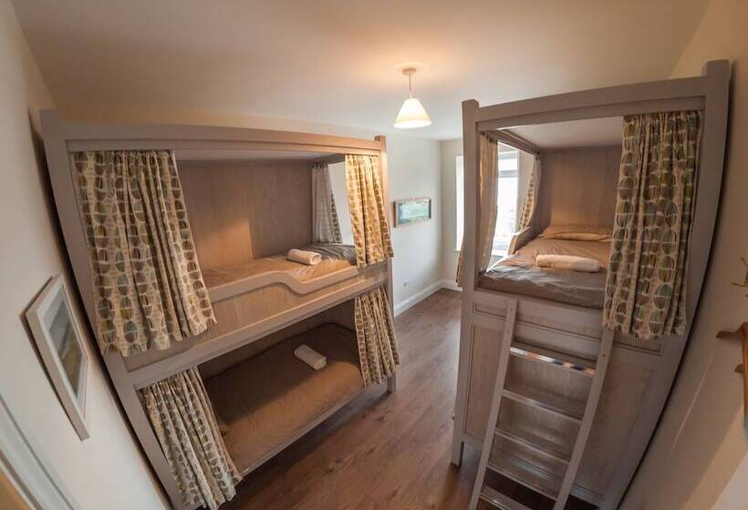 공동 객실, The Beach House Hostel