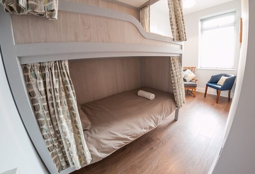 共用房间的床, The Beach House Hostel