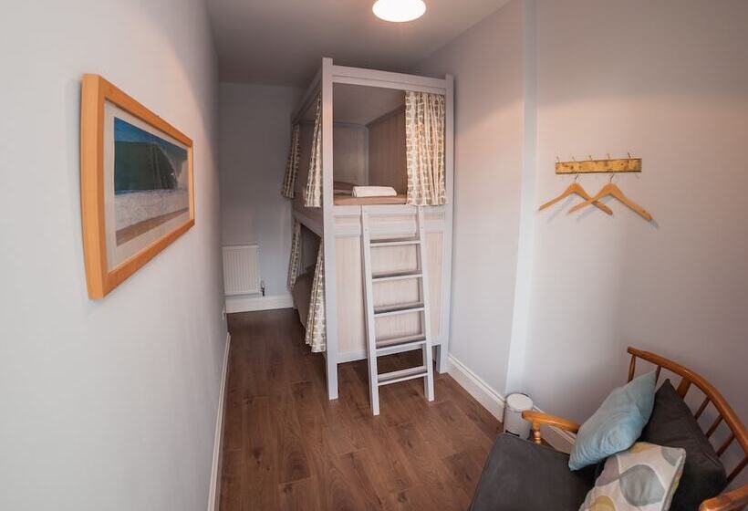 공동 객실, The Beach House Hostel