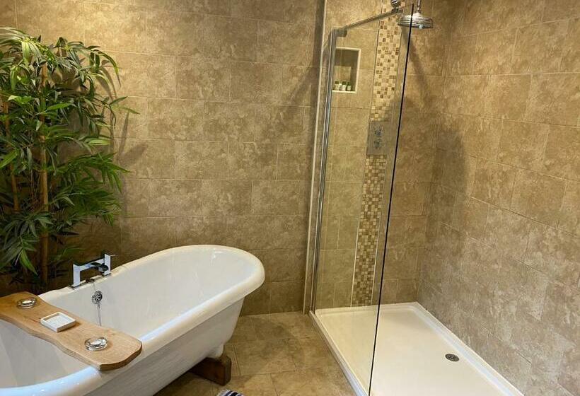 Люкс, The Gables Bed & Breakfast