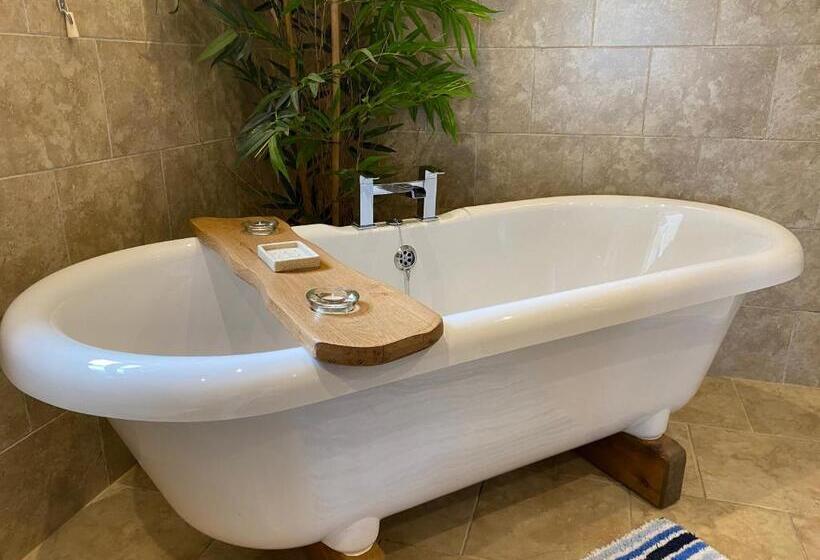 Люкс, The Gables Bed & Breakfast