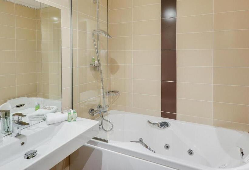 اتاق سوپریور با وان آب گرم, Brit Hotel Dieppe