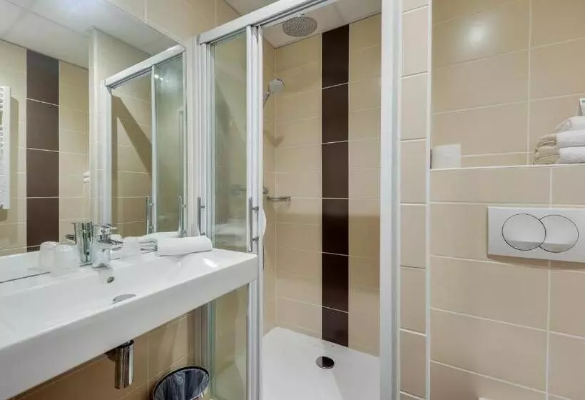 Camera Familiare, Brit Hotel Dieppe