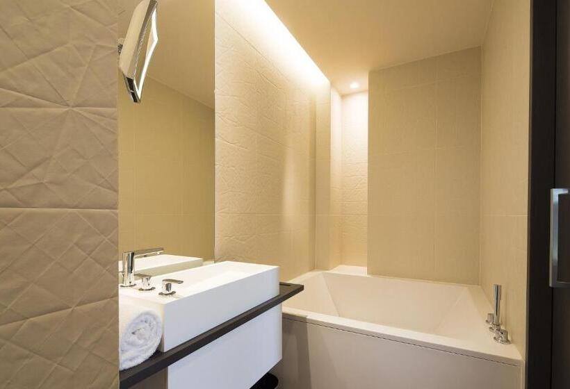 جناح سرير كينج, D  Strasbourg