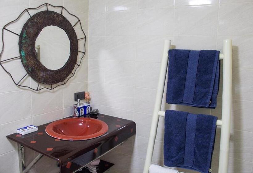 デラックスルーム, Rice Barn And Rooms