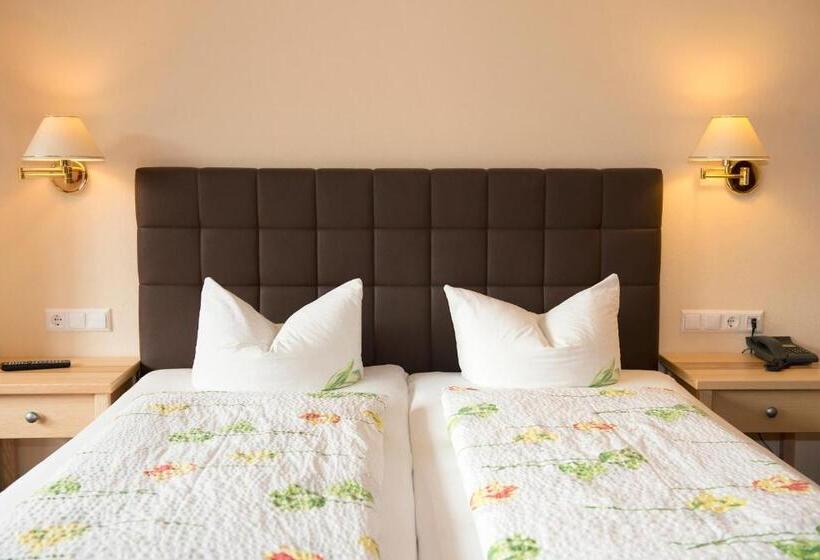 标准三人间, Schneeberger