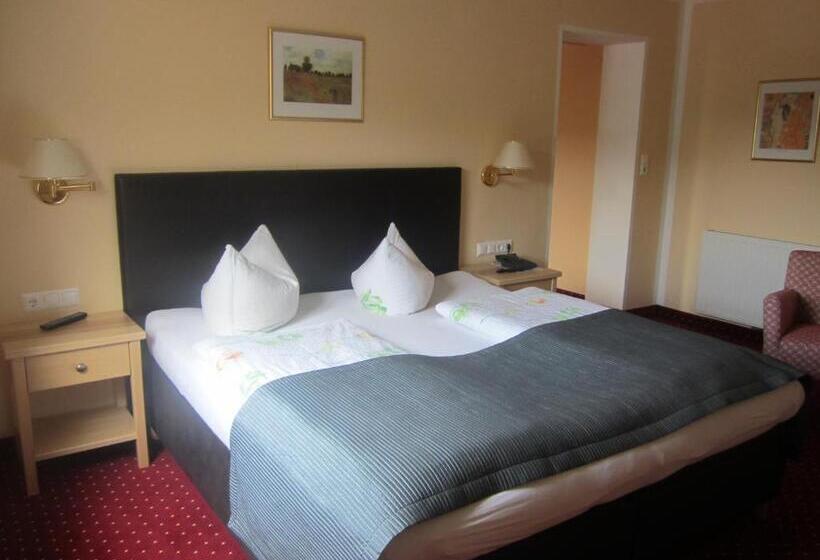 标准三人间, Schneeberger